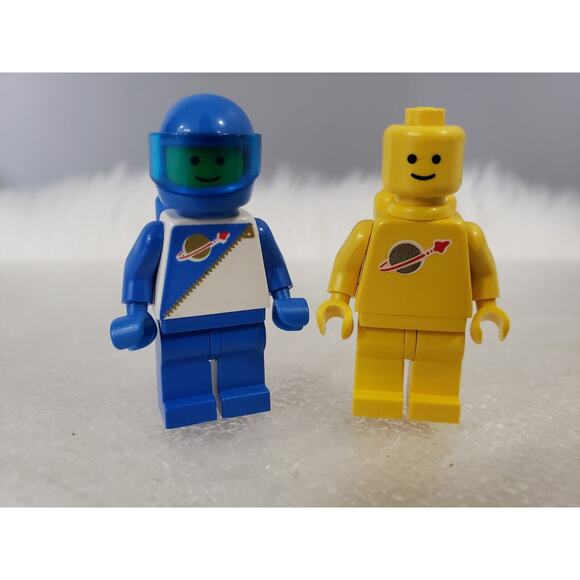 Vintage Benny Space man Lego Minifigure Blue &‎ Yellow Loose - Picture 1 of 4